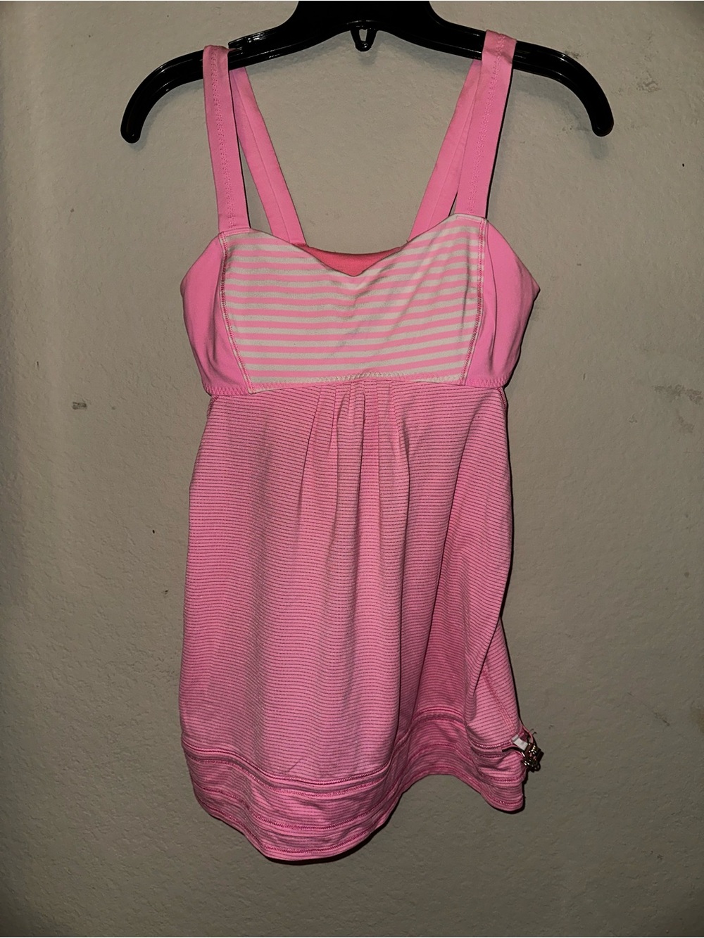 Lululemon bubblegum pink tank with built in bra tank top size 6 tag removed